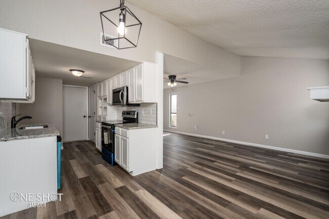 Building Photo - 1359 Yeomans Rd