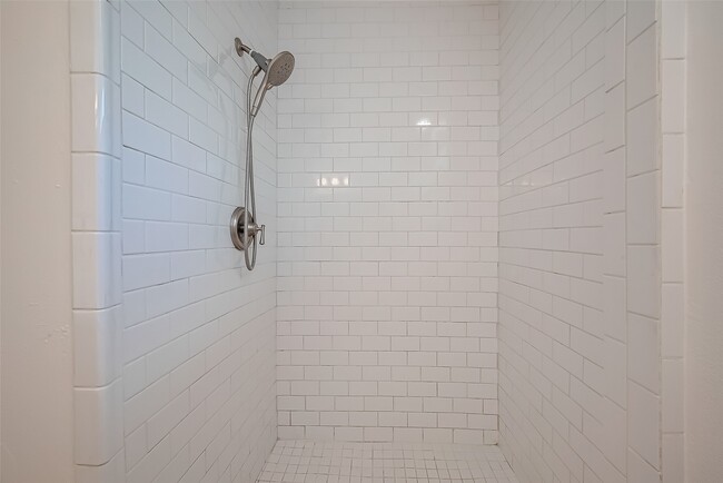 Building Photo - 810 Richvale Ln