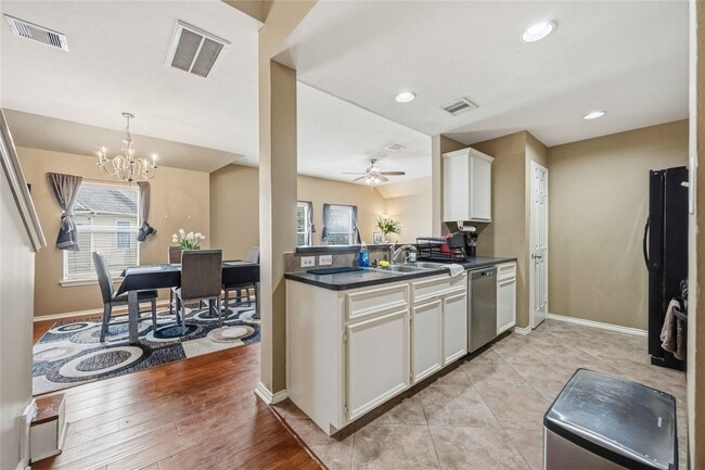 Building Photo - 7014 Woodridge Row Dr