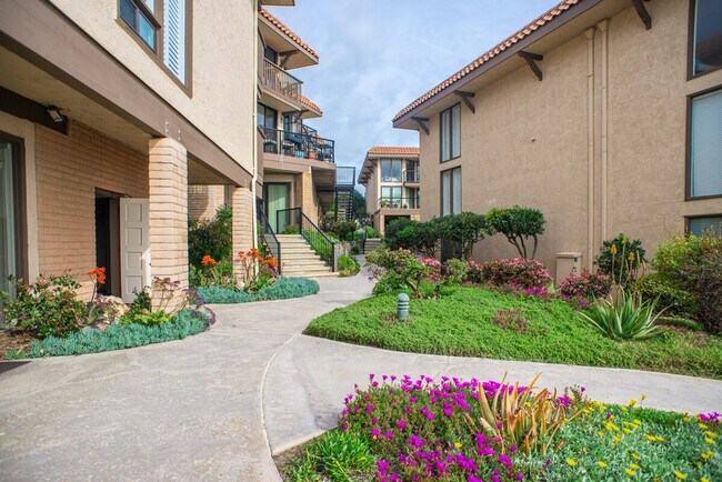 Building Photo - 190 Del Mar Shores Terrace