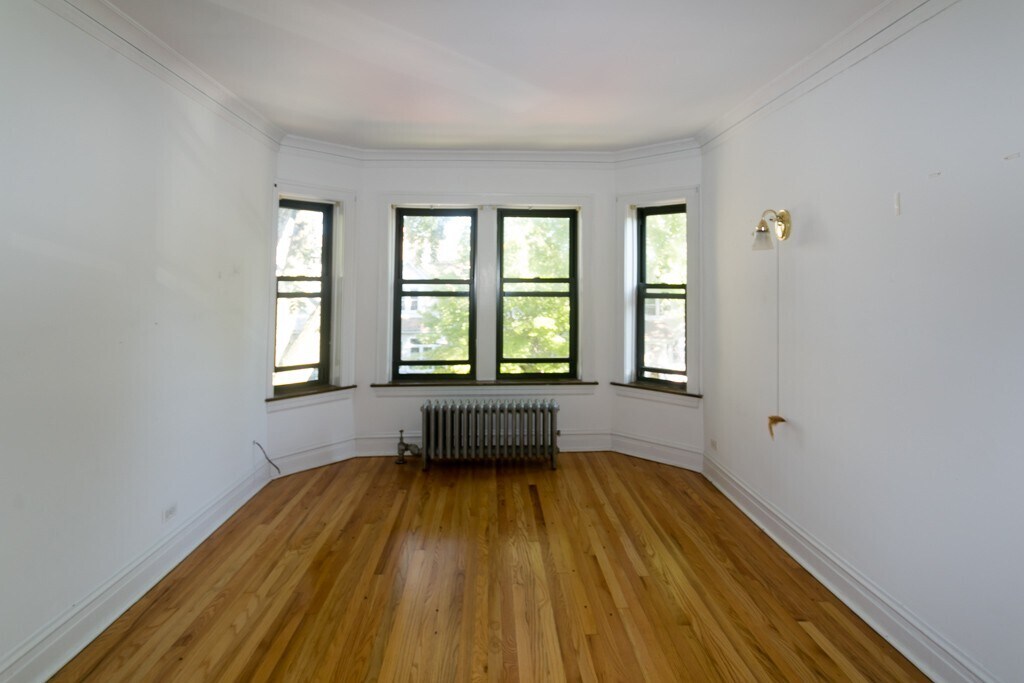 Building Photo - 1913 W Larchmont Ave