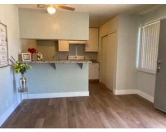 Building Photo - 1323 Pinetree Dr