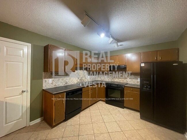 Building Photo - 146 Lake Pointe Dr