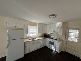 Building Photo - 261 Belcher Rd