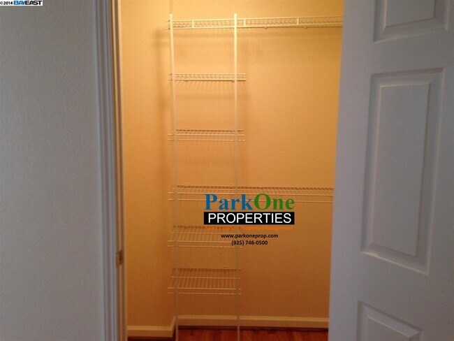 Building Photo - Great Ground Floor San Ramon Condo with Attached Garage, Now Available!!