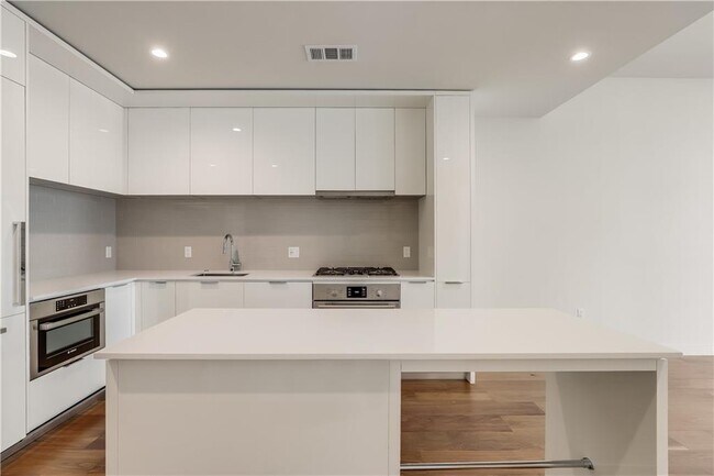 Building Photo - 44 East Ave