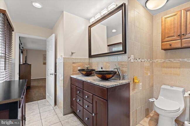 Building Photo - 9472 Lapstrake Ln