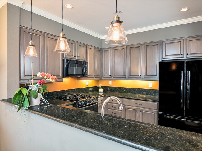 Building Photo - 1400 Pinnacle Ct