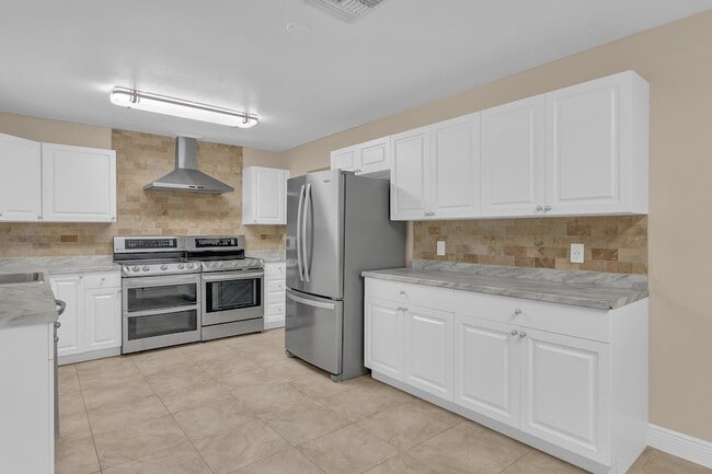 Building Photo - 6113 Yucca Dr