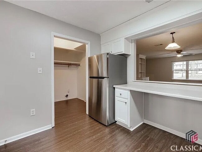 Building Photo - 207 Highland Park Dr