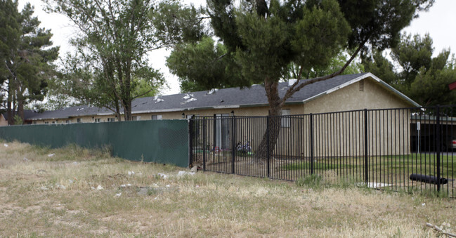 Building Photo - Desert View Apartments