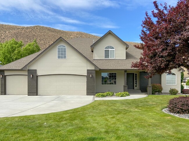 Primary Photo - 2211 Morency Dr