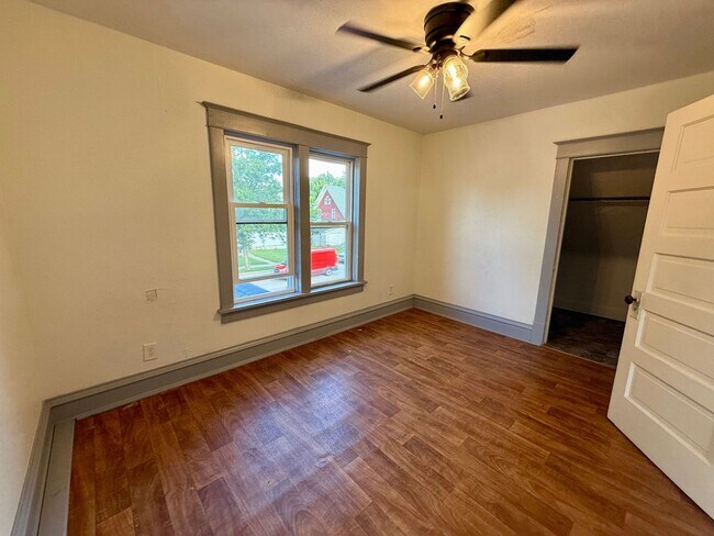 Building Photo - 915 S 3rd Ave