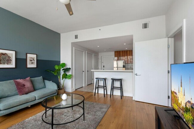 Building Photo - 925 Common St