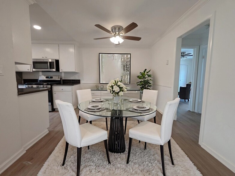 Building Photo - 1335 S Carmelina Ave