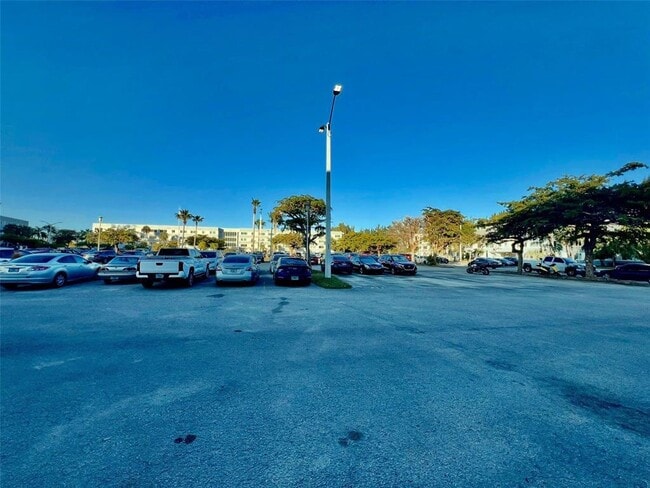 Building Photo - 14850 Naranja Lakes Blvd
