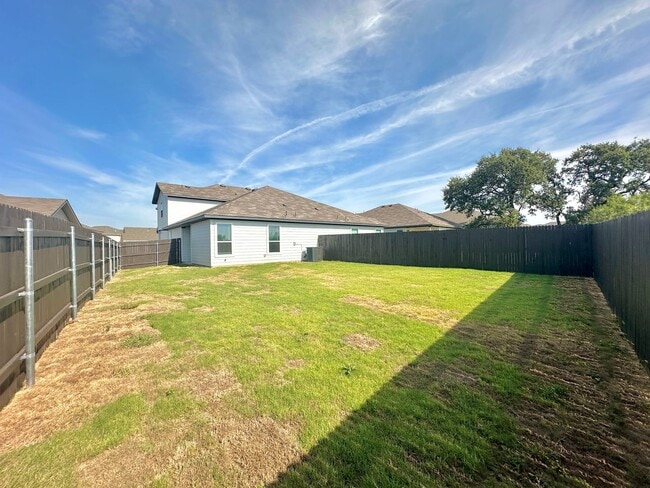 Building Photo - Luxury 2-Story, 4-Bed/ 2.5-Bath Duplex in ...