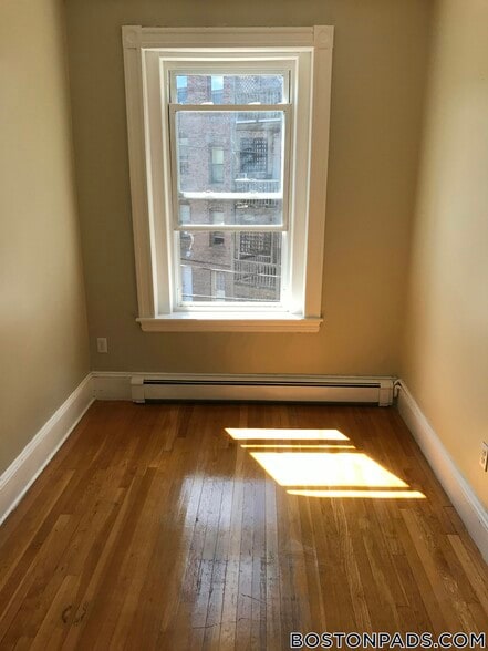 Building Photo - 18 Parkway Rd