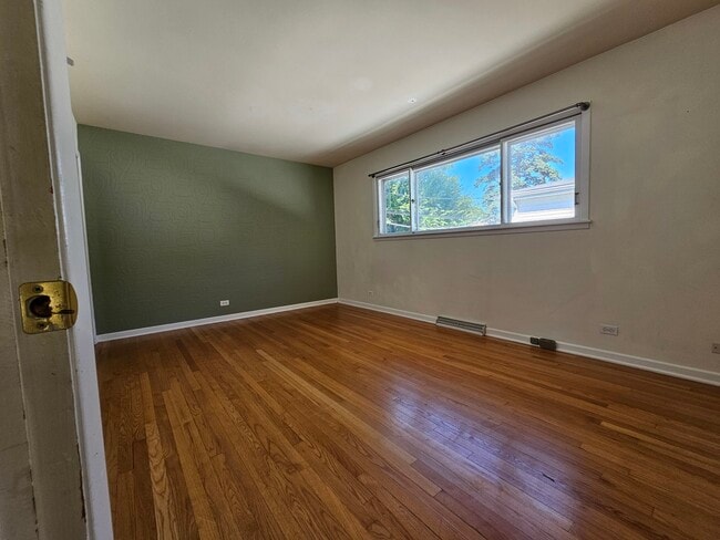 Building Photo - 9924 N Crawford Ave