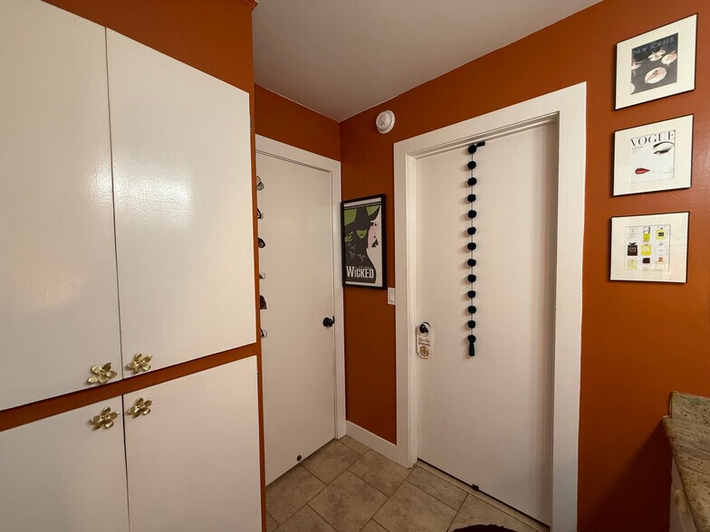 Building Photo - 4524 Tujunga Ave