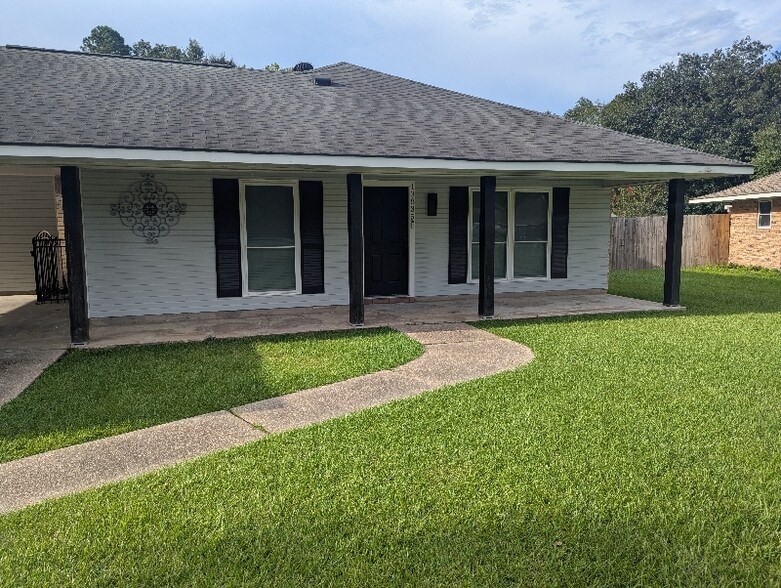Primary Photo - 13835 Marlin Ave