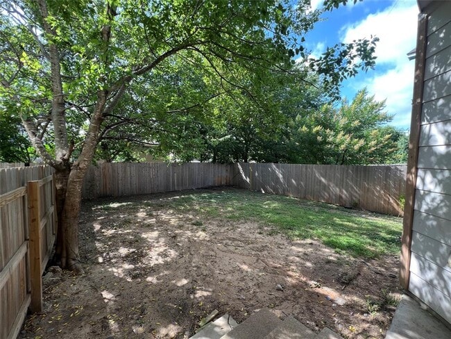 Building Photo - 7511 Lazy Creek Dr