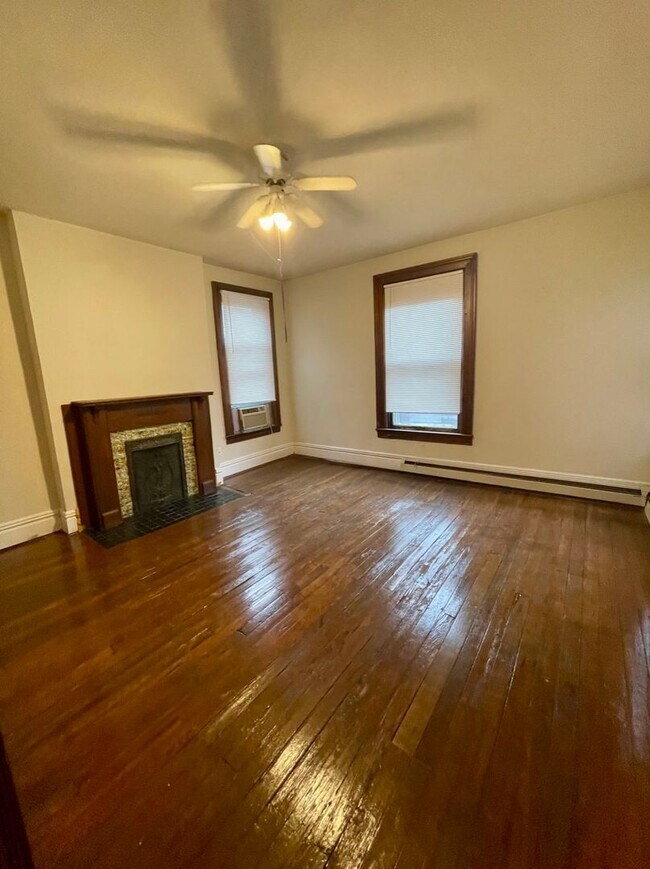 Building Photo - THREE 2 BEDROOM APARTMENTS IN THIS BUILDIN...