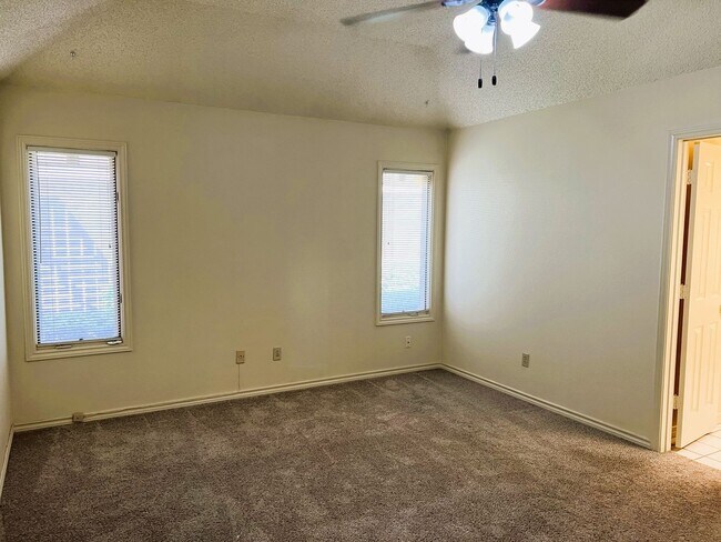 Building Photo - Elegant Whisperwood Home