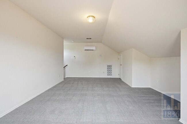 Building Photo - 2217 Speidel Dr