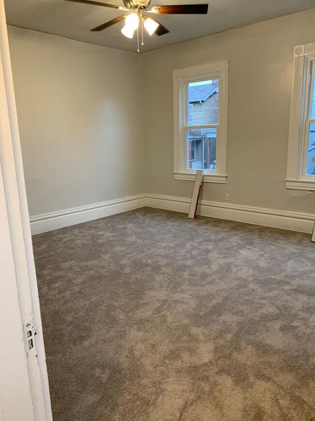 Building Photo - 2 bedroom