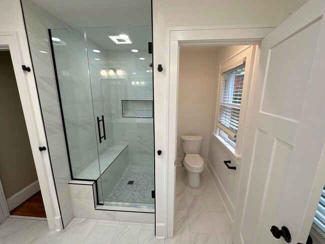 Building Photo - Redbud Alley 123-125 YBR