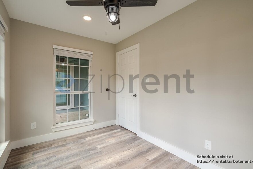 Building Photo - 722 Riveredge Dr