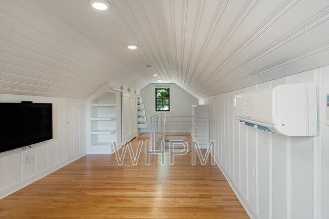 Building Photo - 541 Skyview Dr