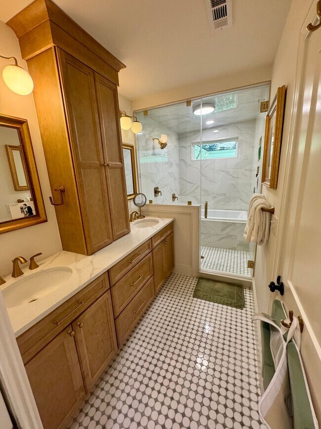 Building Photo - Charming Home in Great Location- West Ashley
