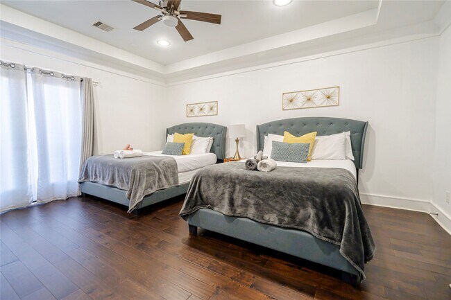 Building Photo - 1205 Summer St