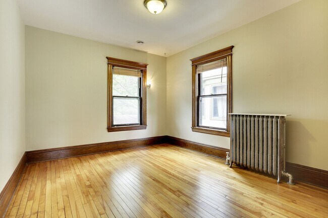 2nd fl br #3 - 3302 Harriet Ave