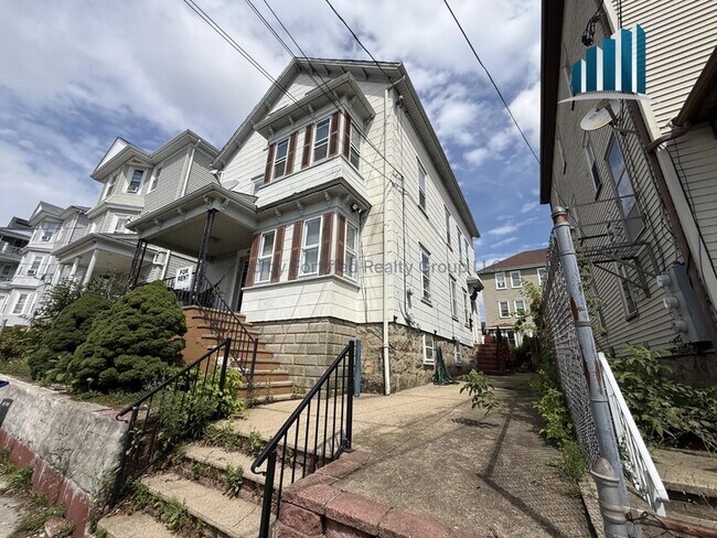 Building Photo - 294 Cambridge St