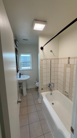 Building Photo - 4371 Overland Ave