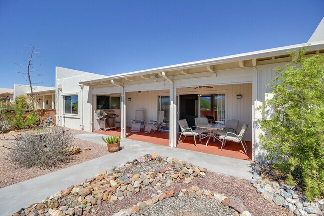 Building Photo - 815 Placita Topa
