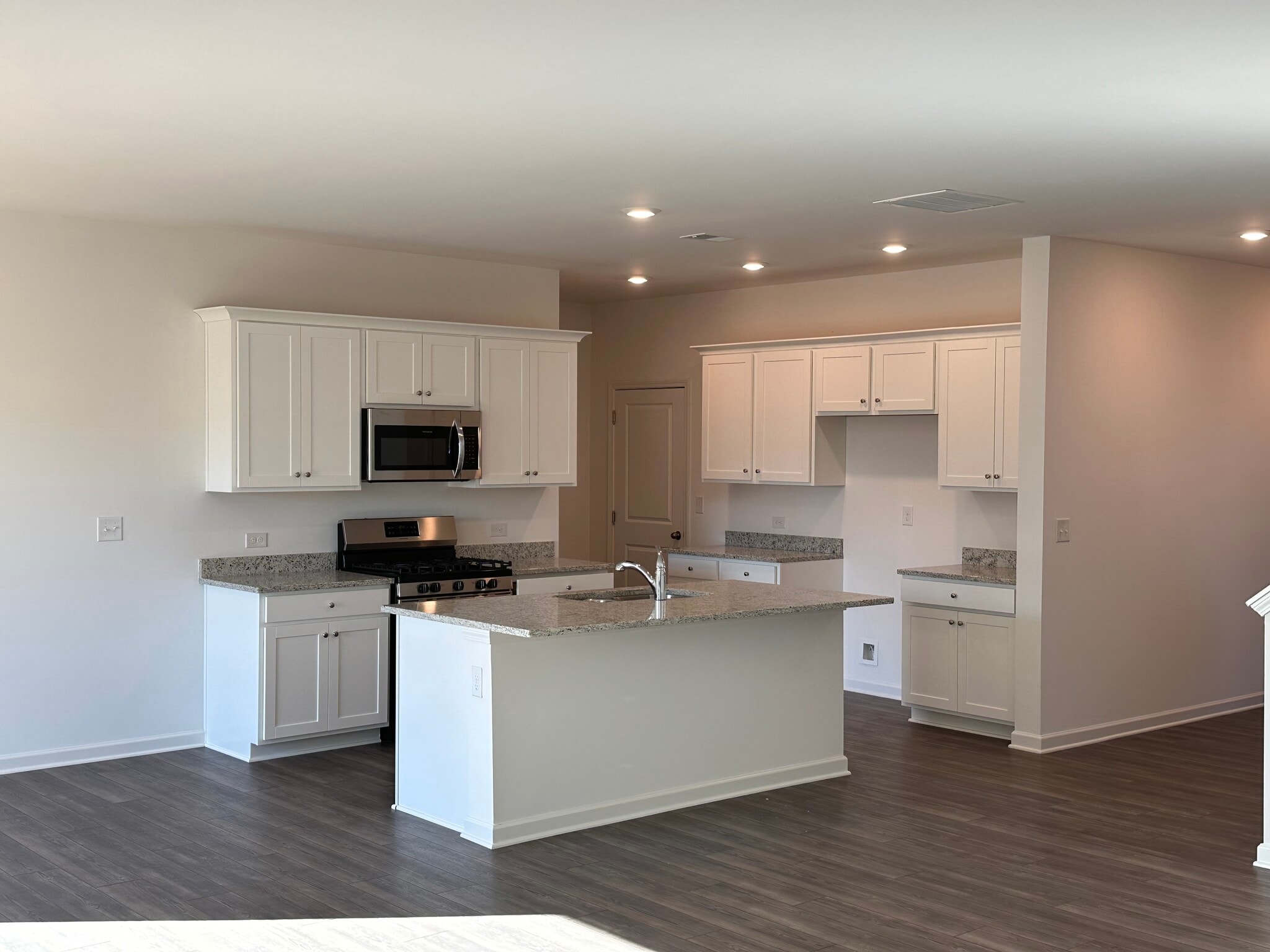 Building Photo - 1112 Holland Dr