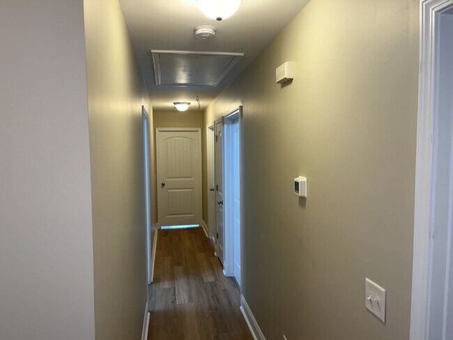 Building Photo - 202 Scarlett Ln