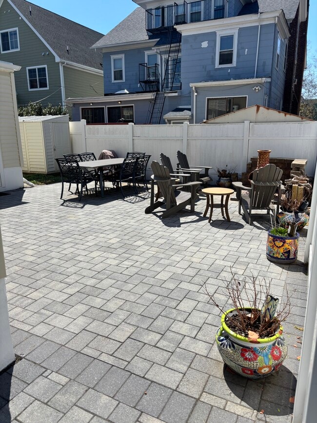 Building Photo - 1004 Heck St