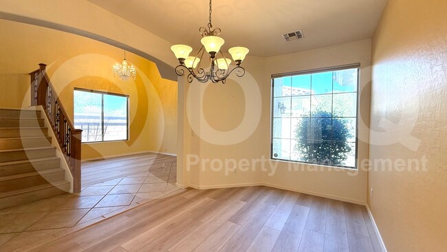 Building Photo - 2131 E Yellowstone Pl