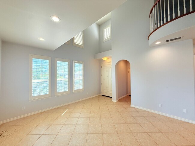 Primary Photo - Spacious 4-bedroom, 3-bathroom home in New...