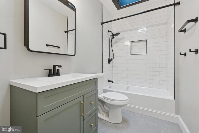 Building Photo - 1323 N 28th St