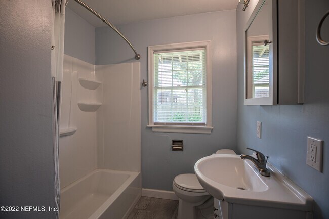 Building Photo - 6029 Clifton Ave