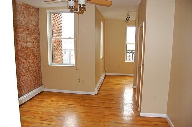 Building Photo - 816 Willow Ave