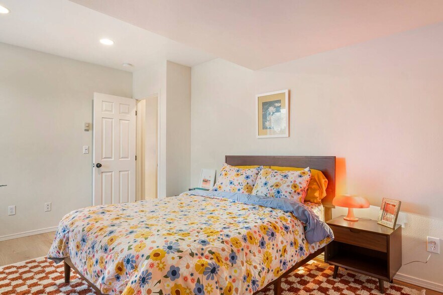 Building Photo - 14210 56th Ave S