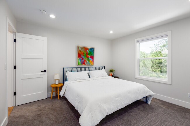 Building Photo - 4545 S Thousand Oaks Dr