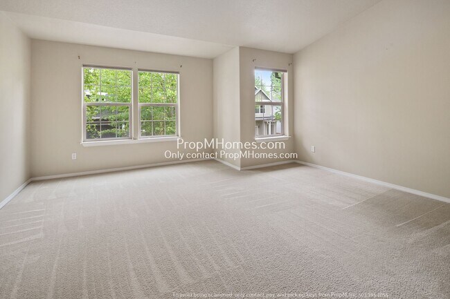 Building Photo - Light & Bright Three Bedroom Home in Aloha!